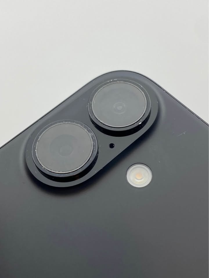 iPhone 16 128GB – Black (Excellent Condition)