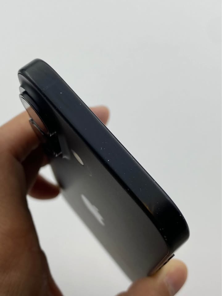 iPhone 16 128GB – Black (Excellent Condition)