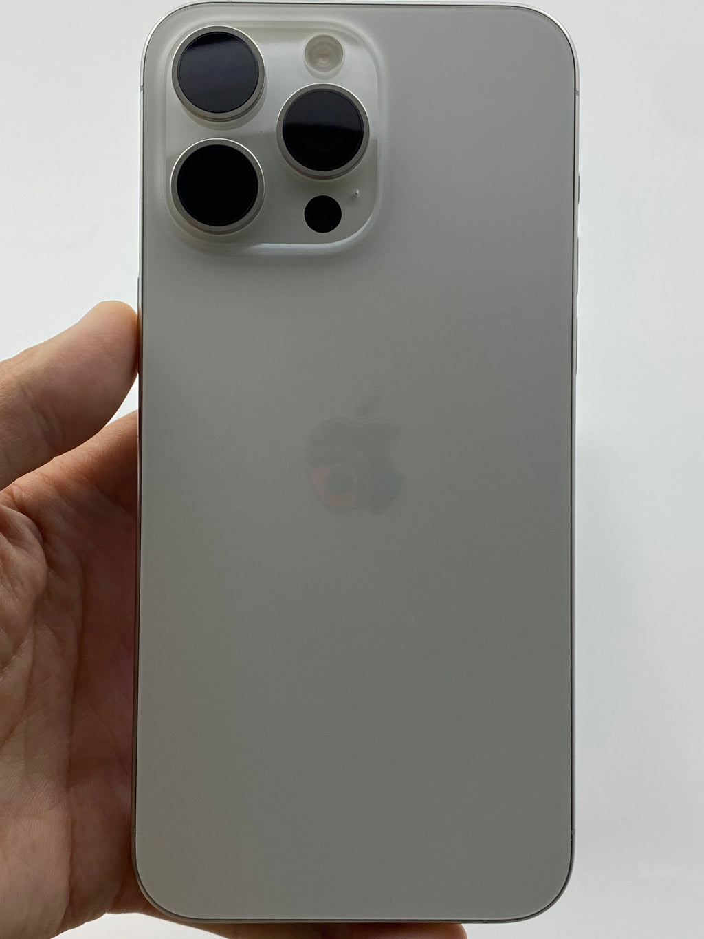iPhone 15 Pro Max 256GB – White Titanium (Excellent Condition)