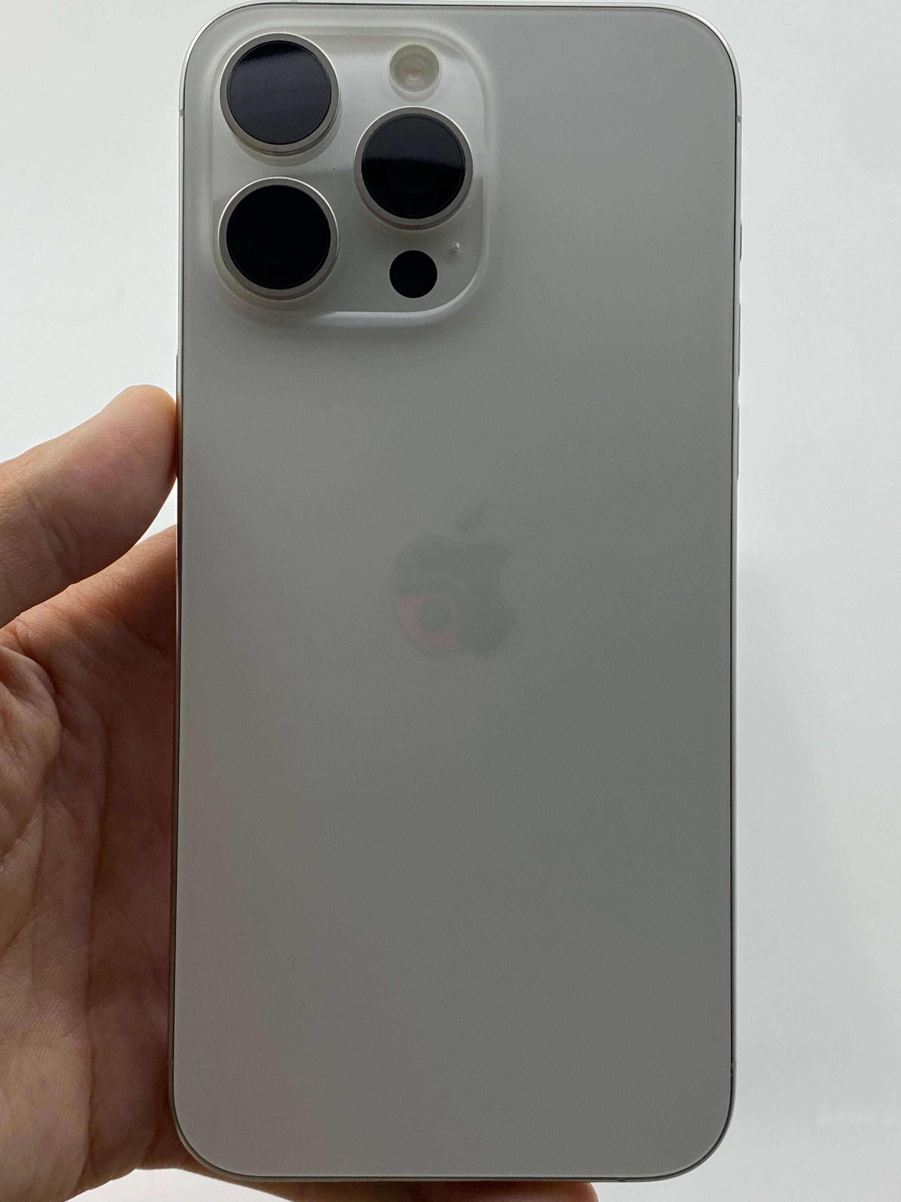 iPhone 15 Pro Max 256GB – White Titanium (Excellent Condition)