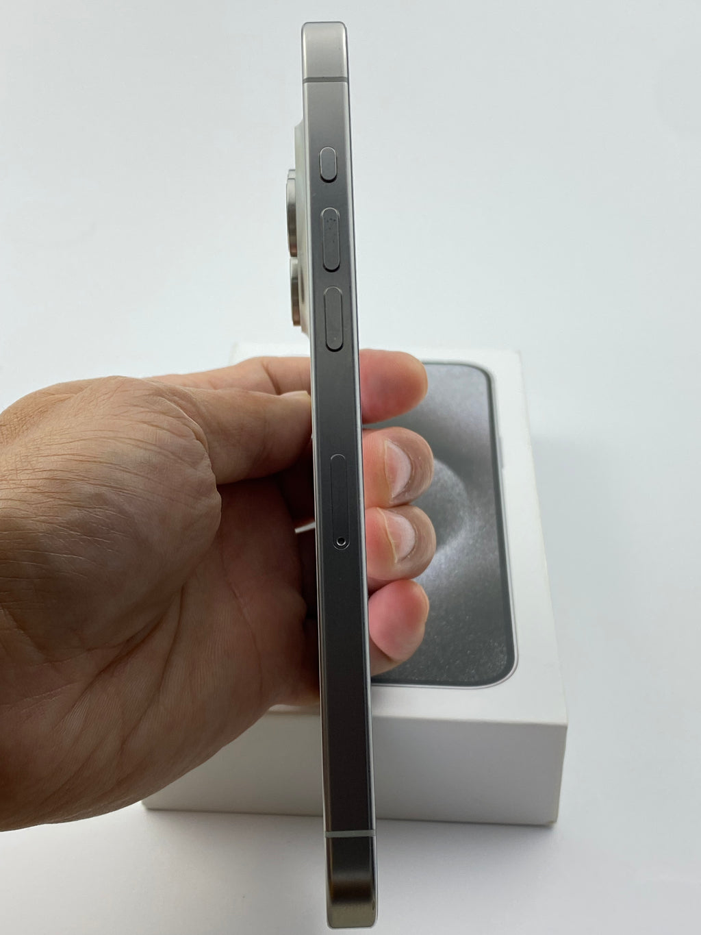 iPhone 15 Pro Max 256GB – White Titanium (Excellent Condition)